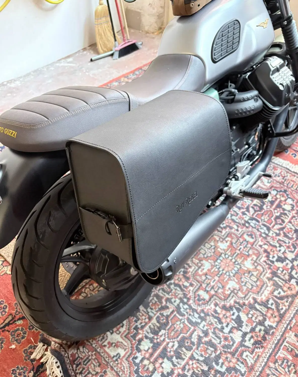 Moto Guzzi V7 Stone Centenario (2021 - 22) (4)
