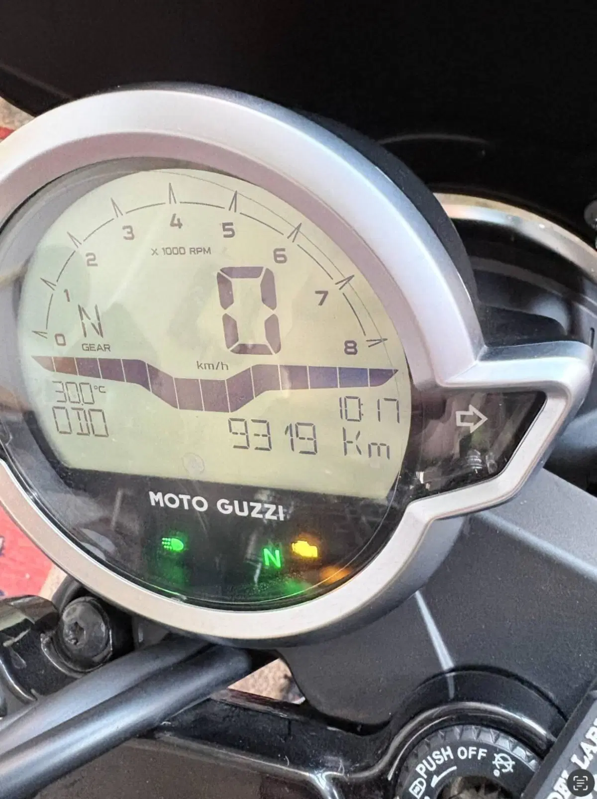 Moto Guzzi V7 Stone Centenario (2021 - 22) (6)