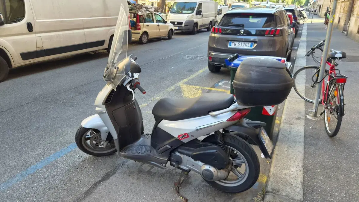 Aprilia Sportcity 200 (2004 - 08) (2)