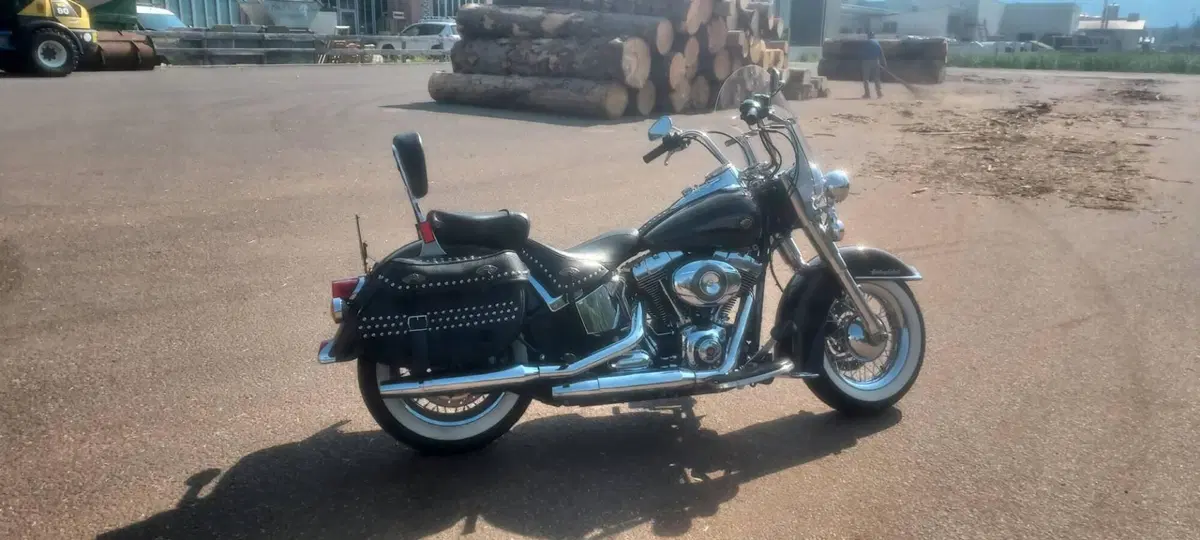 Harley-Davidson 1690 Heritage Classic (2011 - 17) - FLSTC (3)