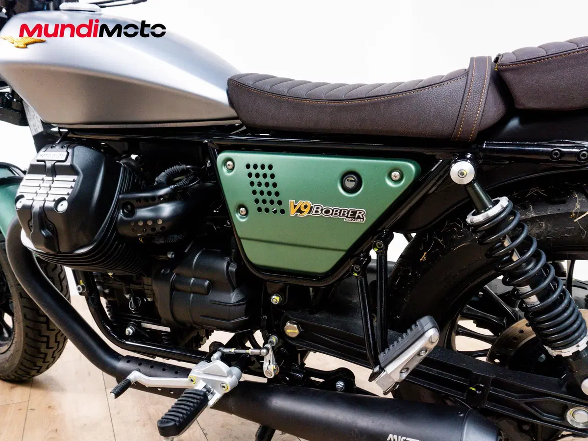 Moto Guzzi V9 Bobber Centenario (2021 - 22) (10)