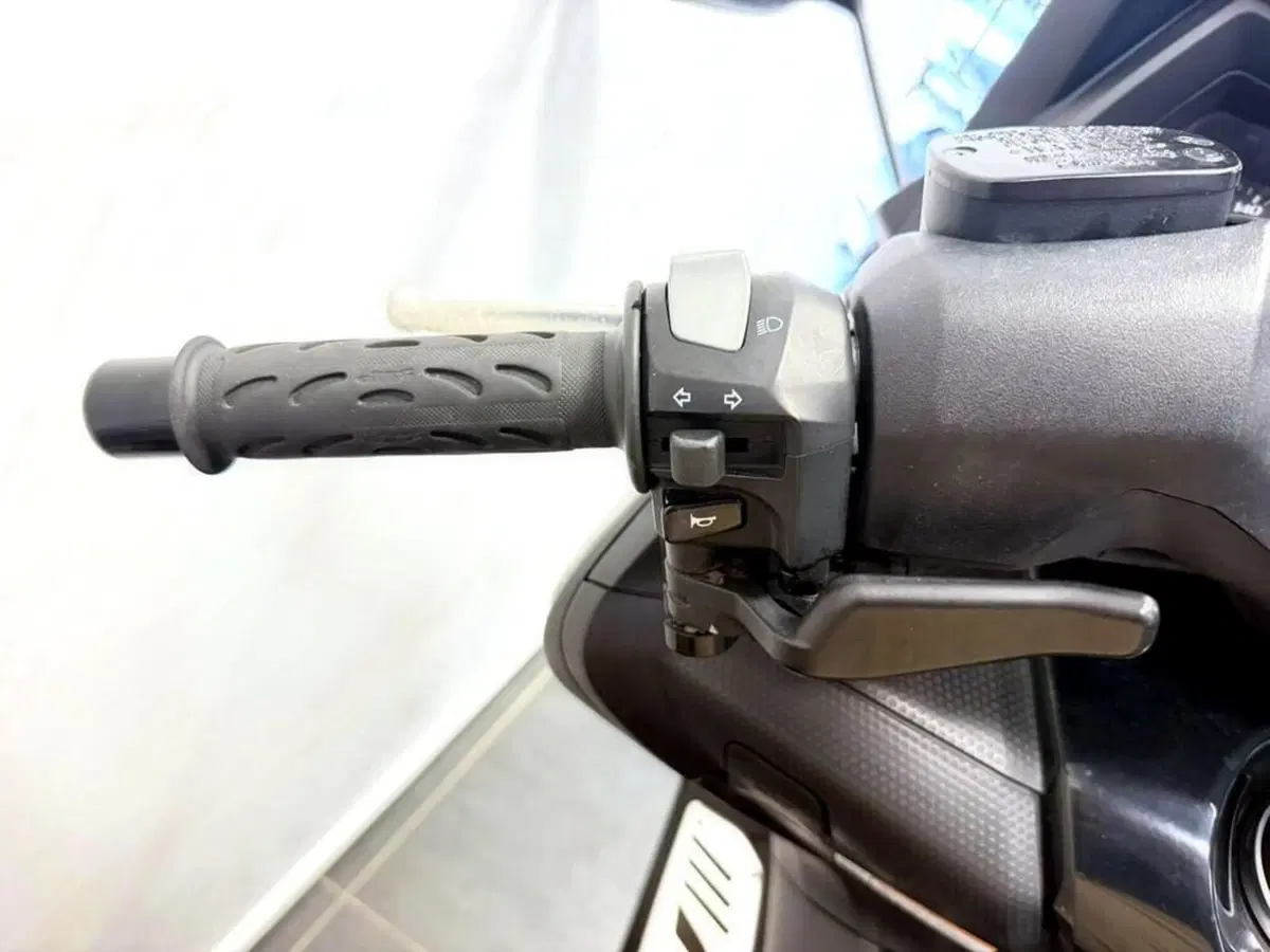 Yamaha T-Max 530 ABS (2015 - 17) (6)