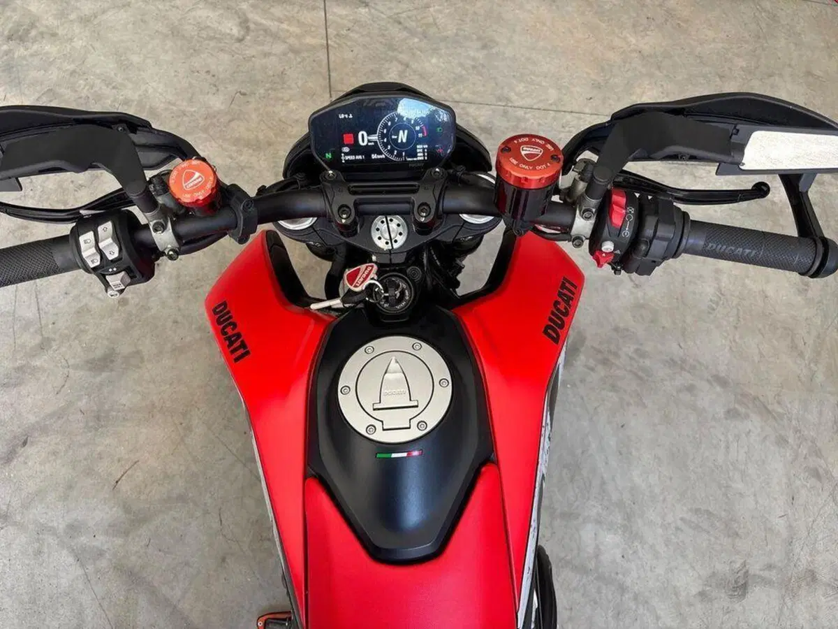Ducati Hypermotard 950 RVE (2022 - 25) (7)