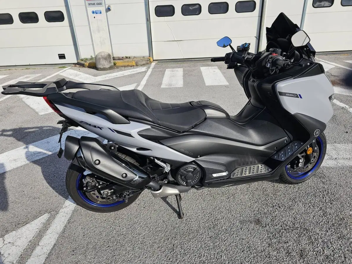Yamaha T-Max 560 Tech Max (2020) (2)