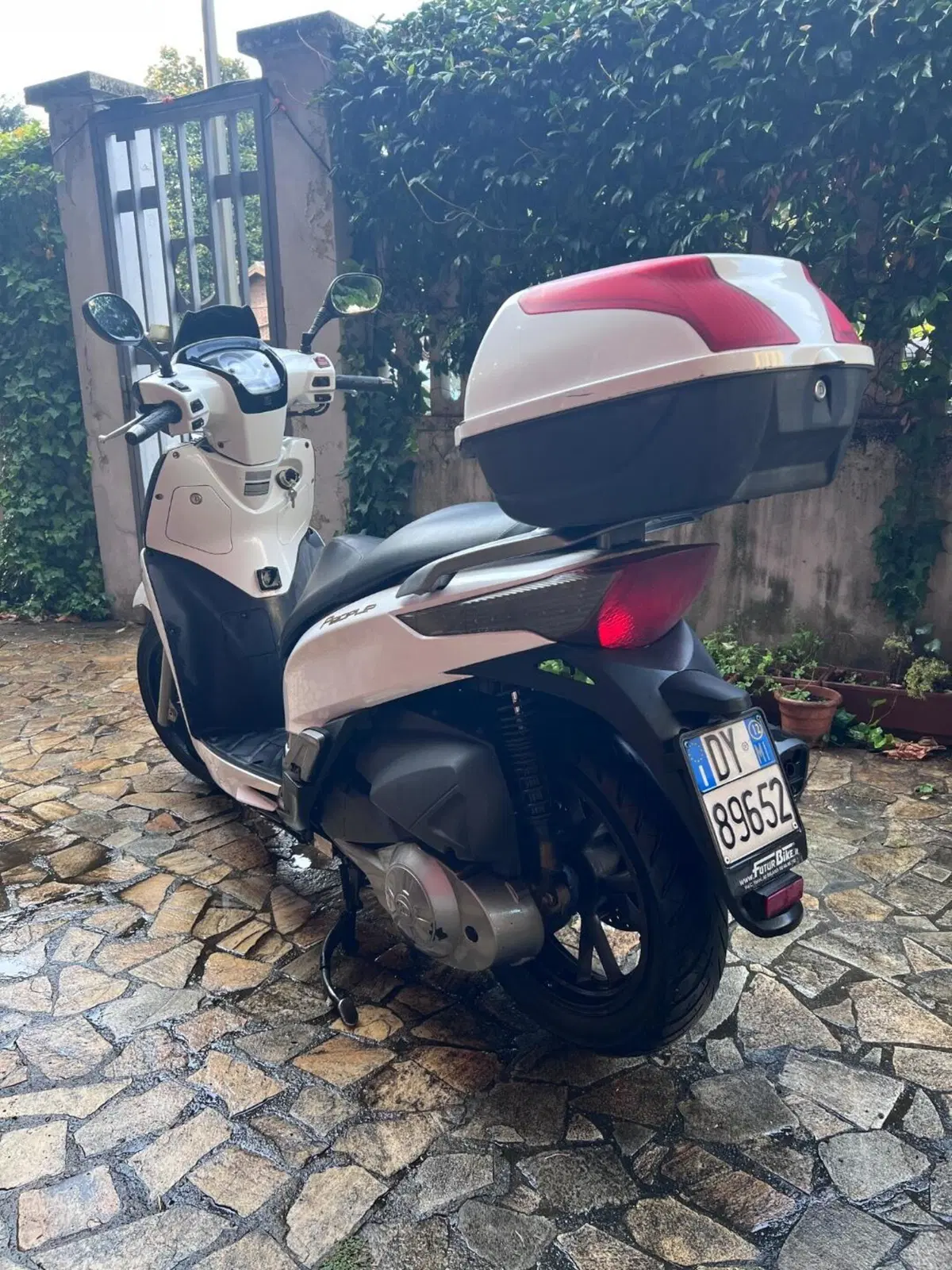 Kymco People 300i GT ABS (2010 - 17) (4)