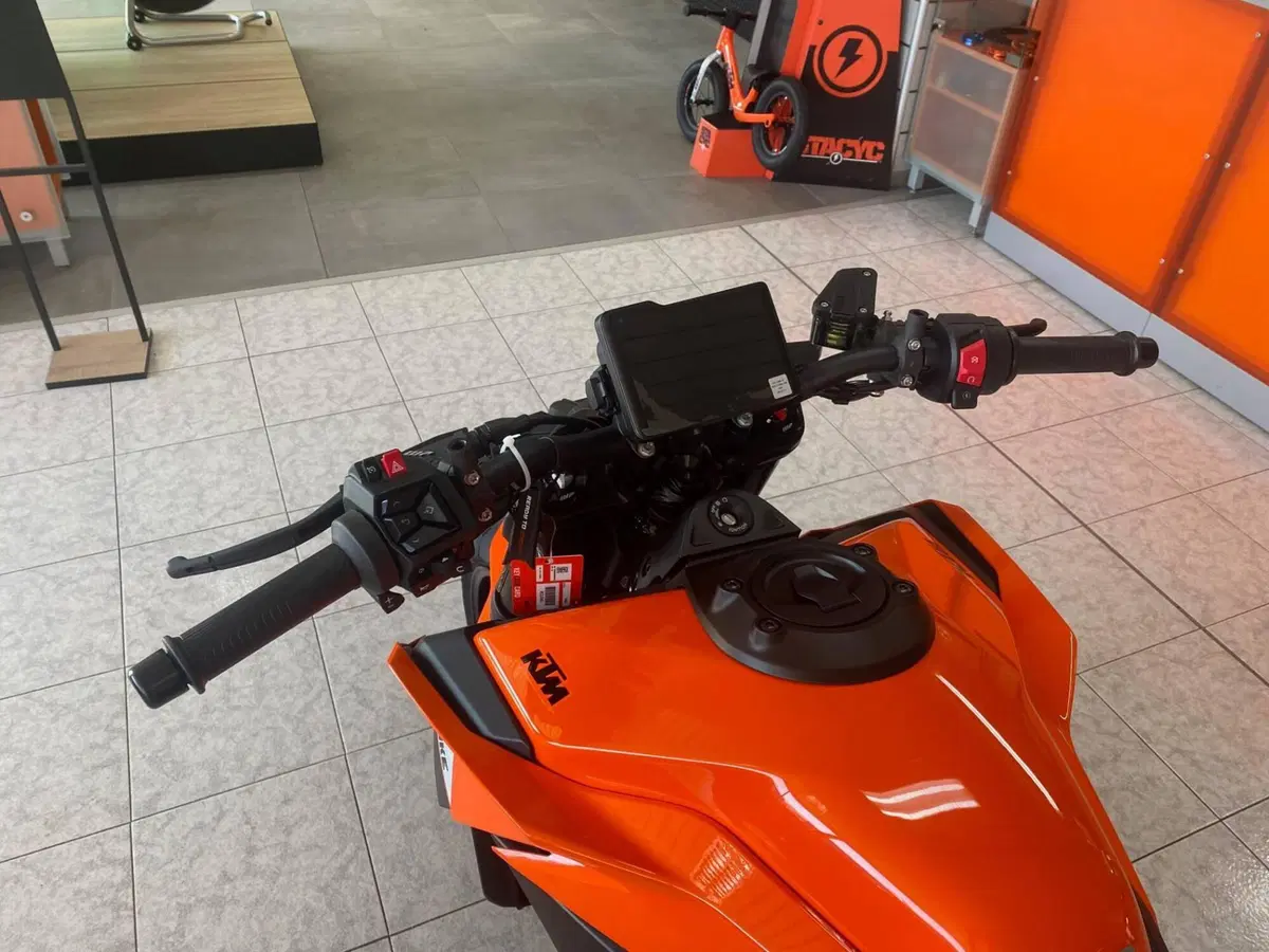 KTM 790 Duke (2027) (4)