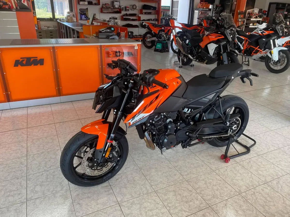 KTM 790 Duke (2027)