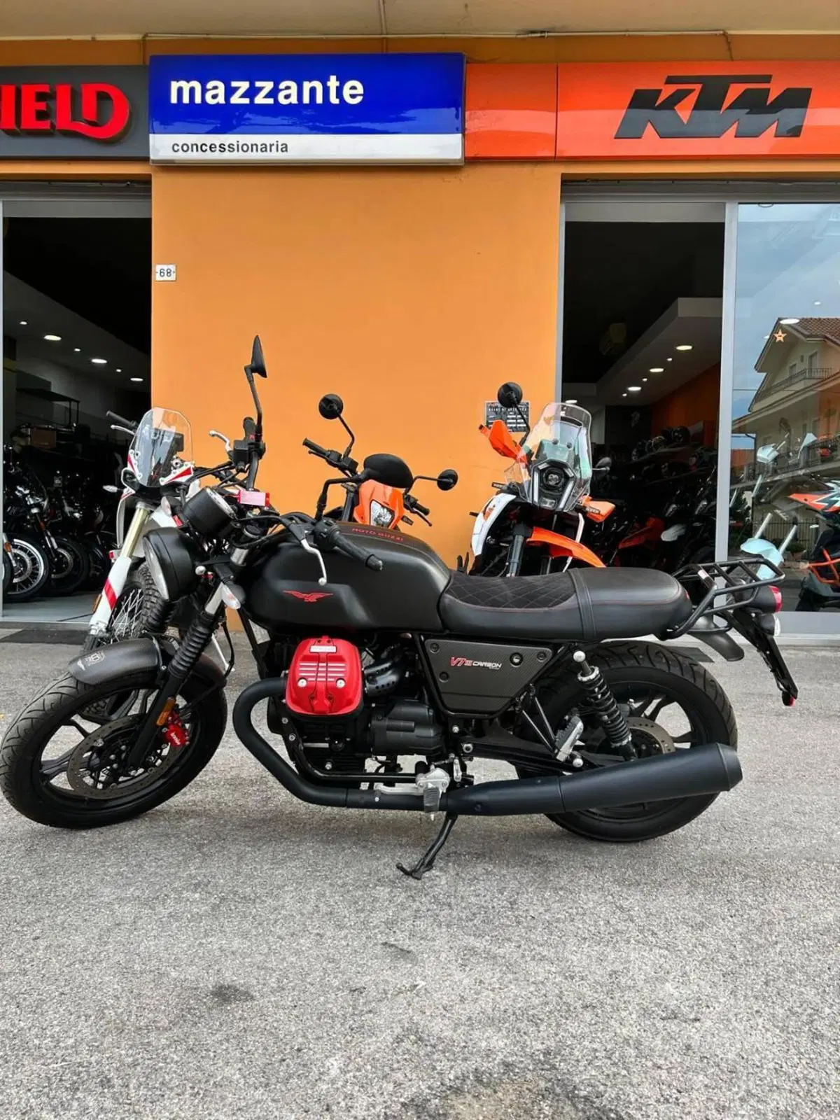 Moto Guzzi V7 III Carbon (2018 - 20) (3)