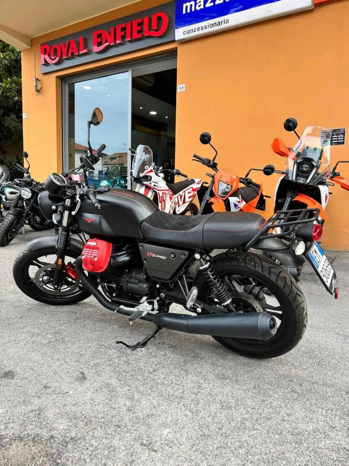 Moto Guzzi V7 III Carbon (2018 - 20) (4)