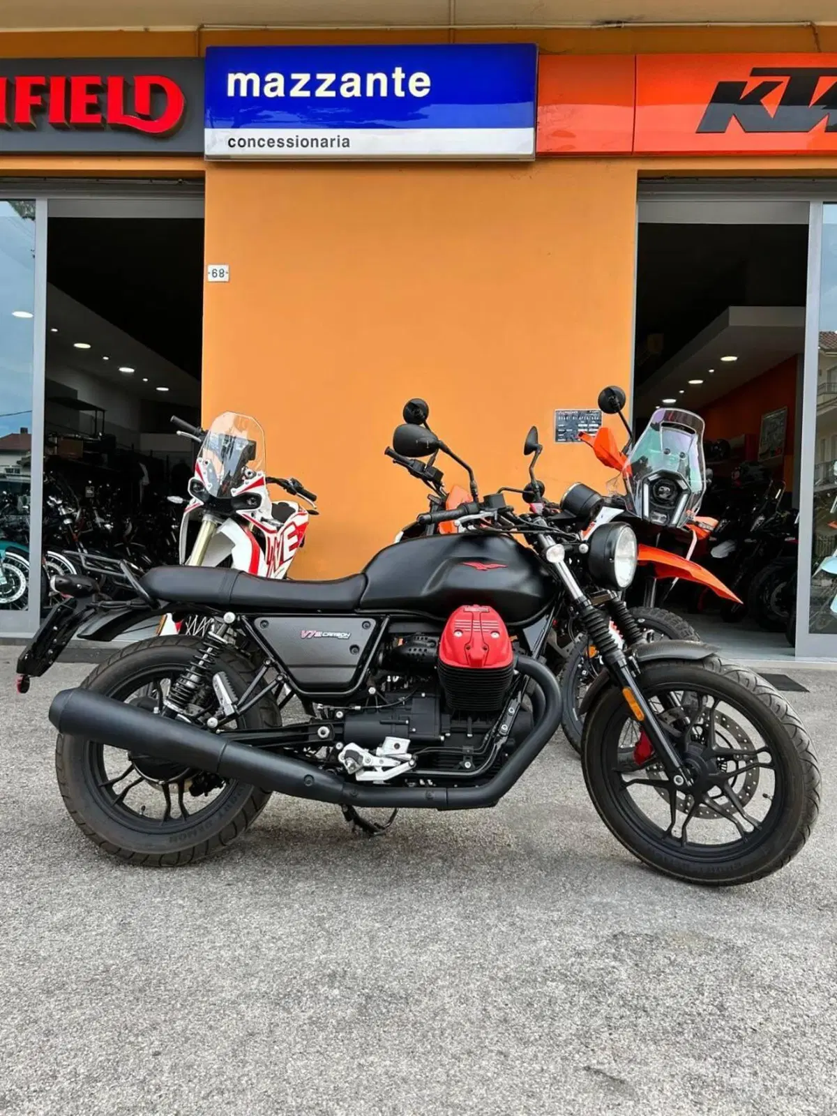 Moto Guzzi V7 III Carbon (2018 - 20)