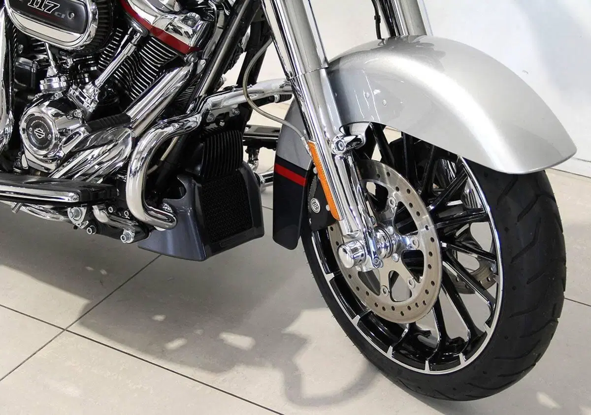 Harley-Davidson 117 Street Glide (2018 - 20) - FLHXSE (2)