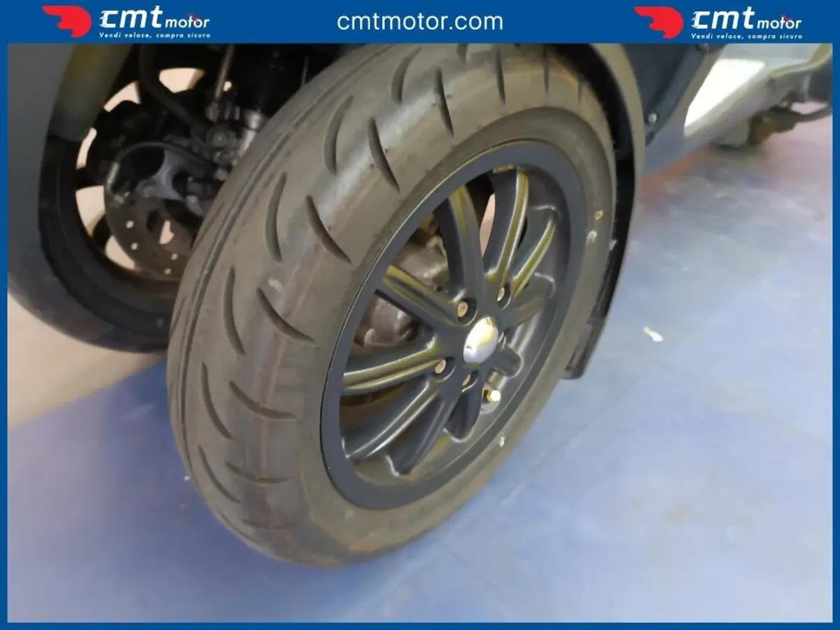 Piaggio MP3 500 i.e. Sport (2011 - 13) (13)