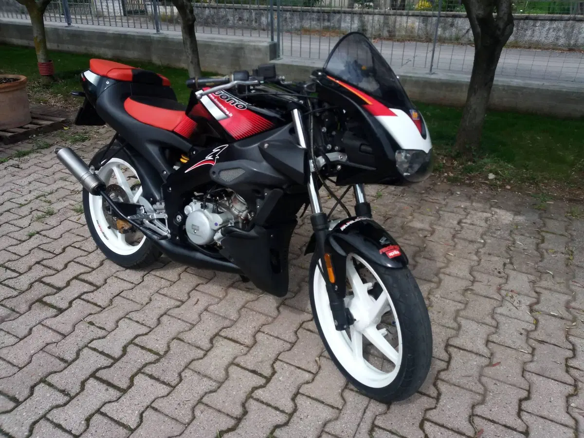 Aprilia Tuono 50 (2003 - 05) (3)