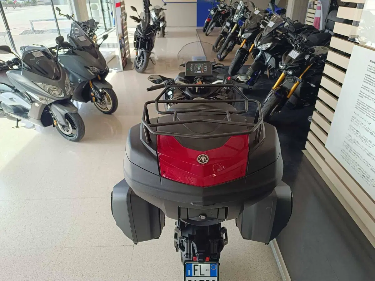 Yamaha Niken 890 GT (2023 - 26) (2)
