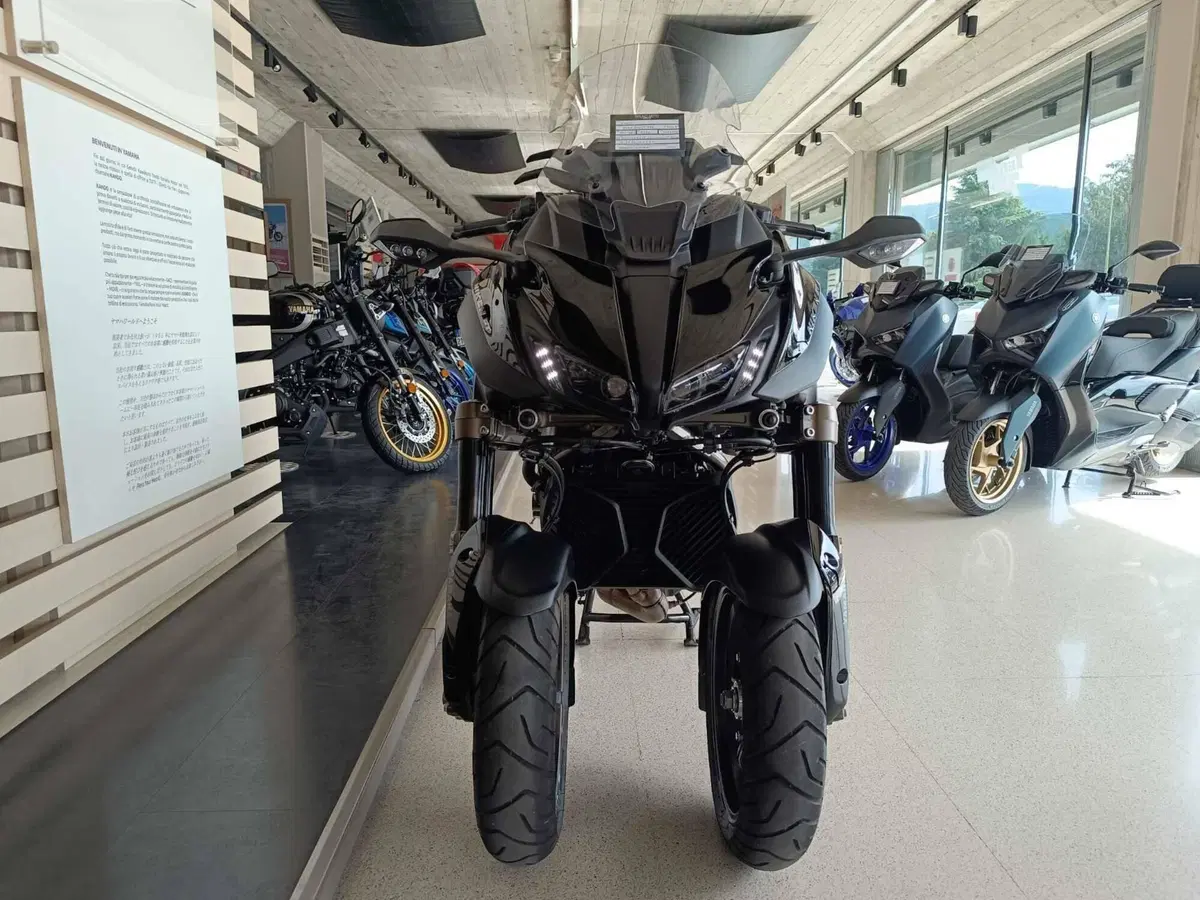 Yamaha Niken 890 GT (2023 - 26) (4)