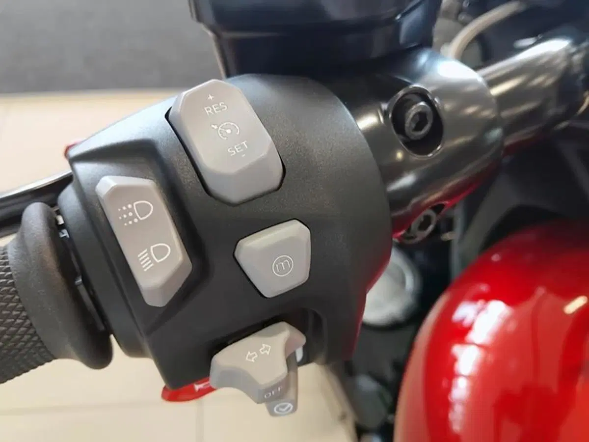 Triumph Rocket 3 Storm R (2024 - 26) (4)