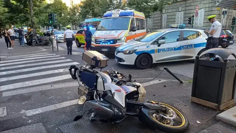 Moto fuori controllo sulle strisce pedonali, travolte mamma e bimba di un anno e mezzo, tre feriti