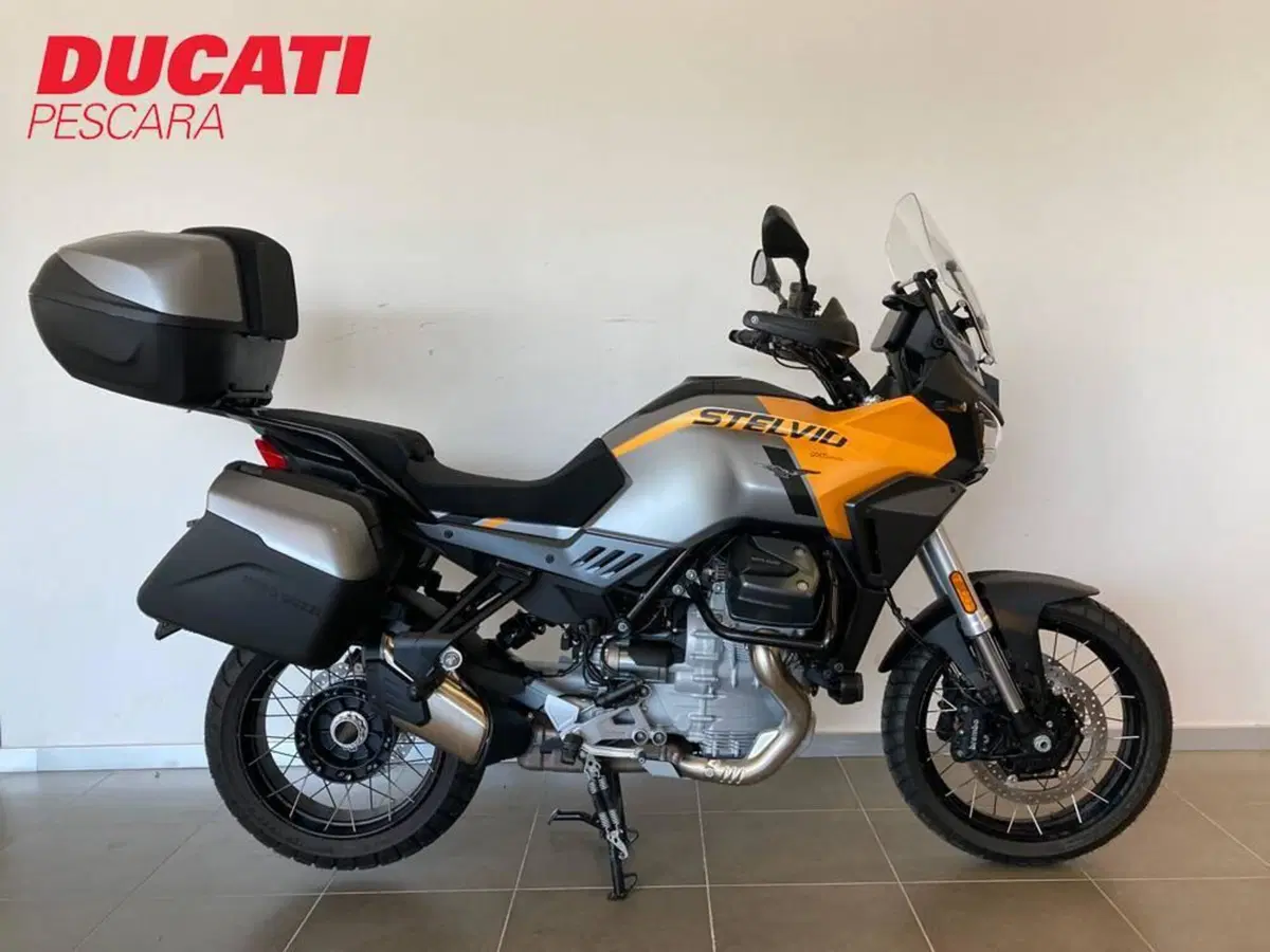 Moto Guzzi Stelvio (2024 - 26)