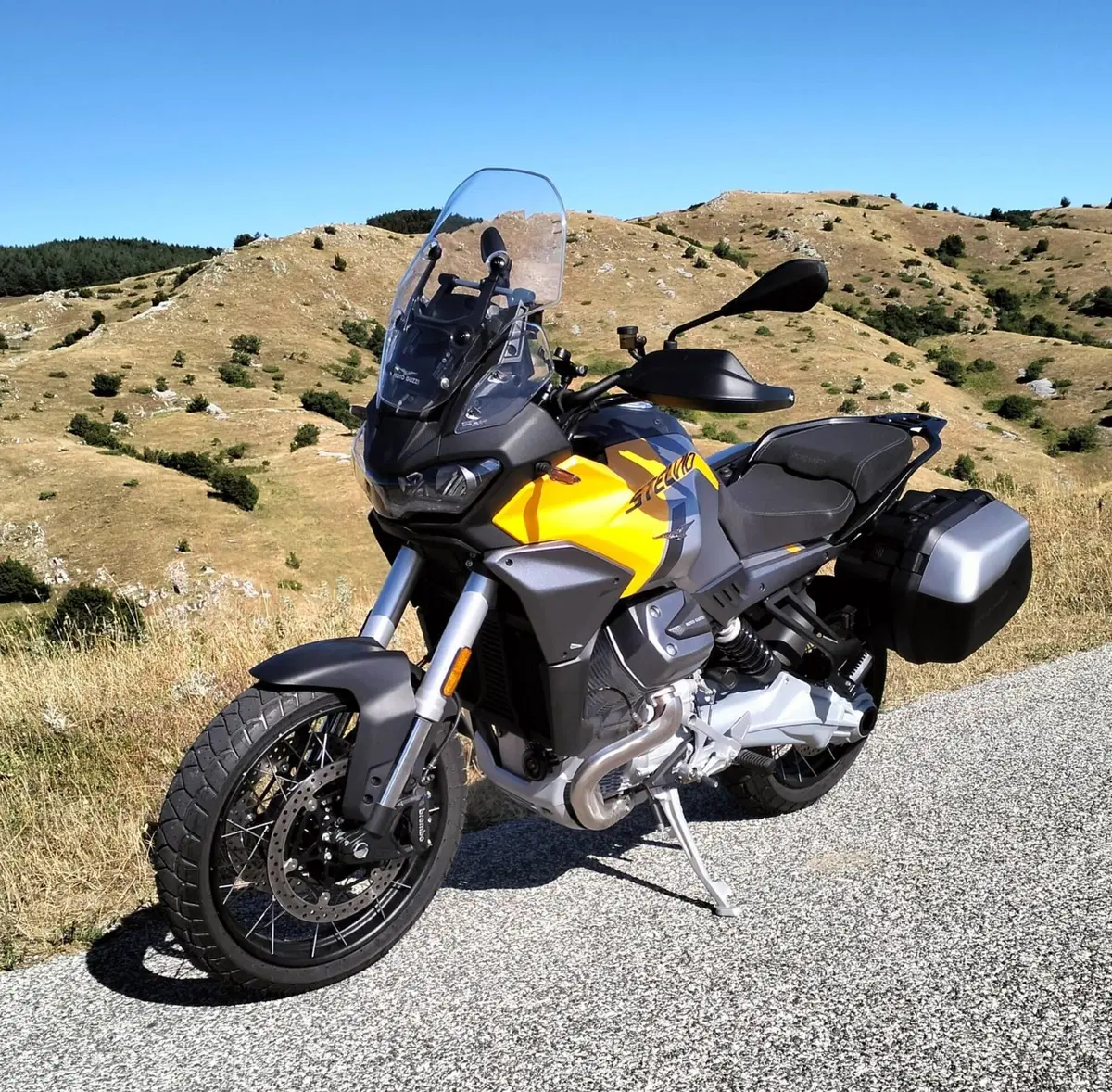 Moto Guzzi Stelvio (2024 - 26)