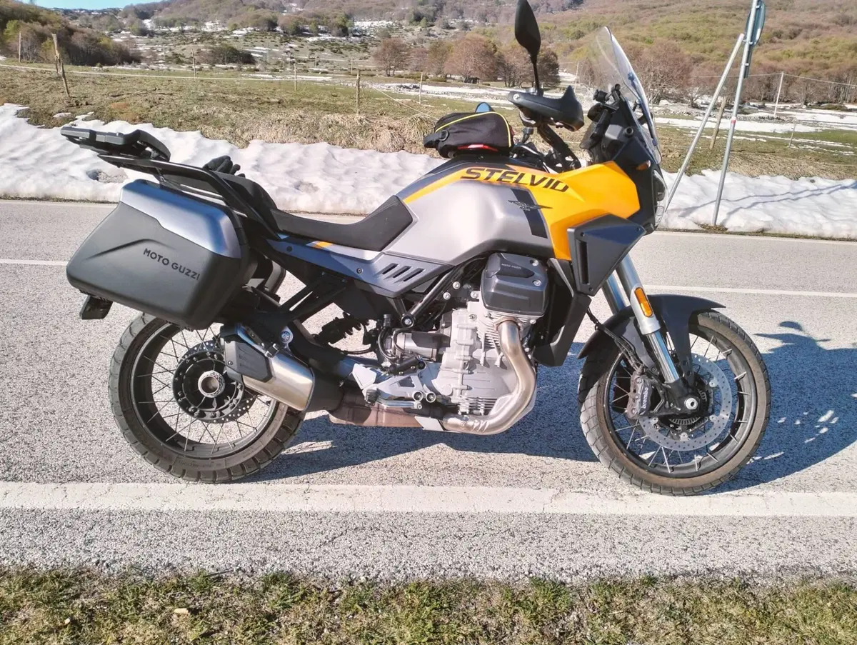 Moto Guzzi Stelvio (2024 - 26) (4)