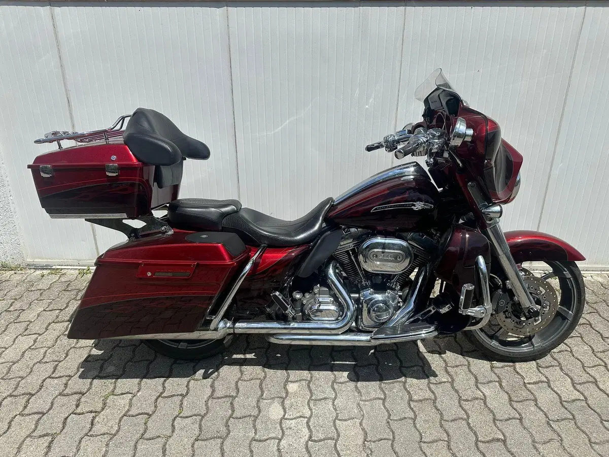 Harley-Davidson 1800 Street Glide (2012 - 13) - FLSTSE (5)