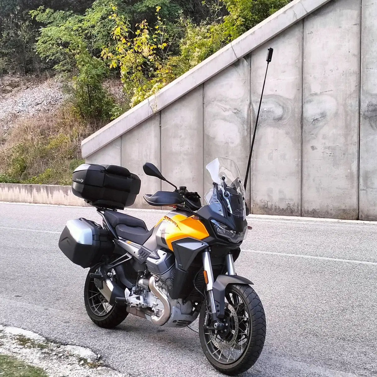 Moto Guzzi Stelvio (2024 - 26) (2)