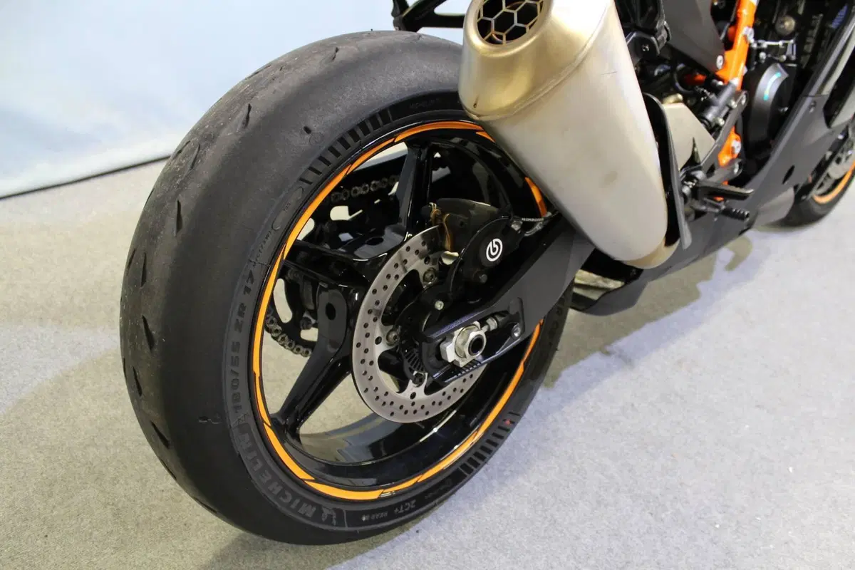 KTM 990 RC R (2026) (4)