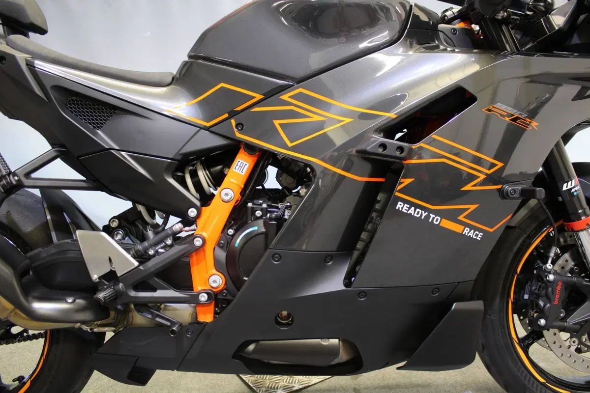 KTM 990 RC R (2026) (7)