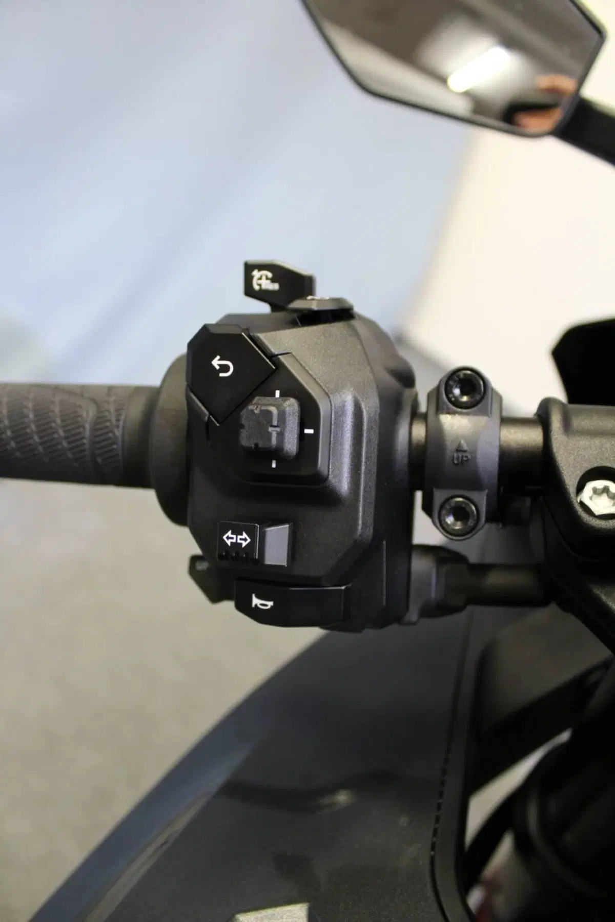 KTM 990 RC R (2026) (8)