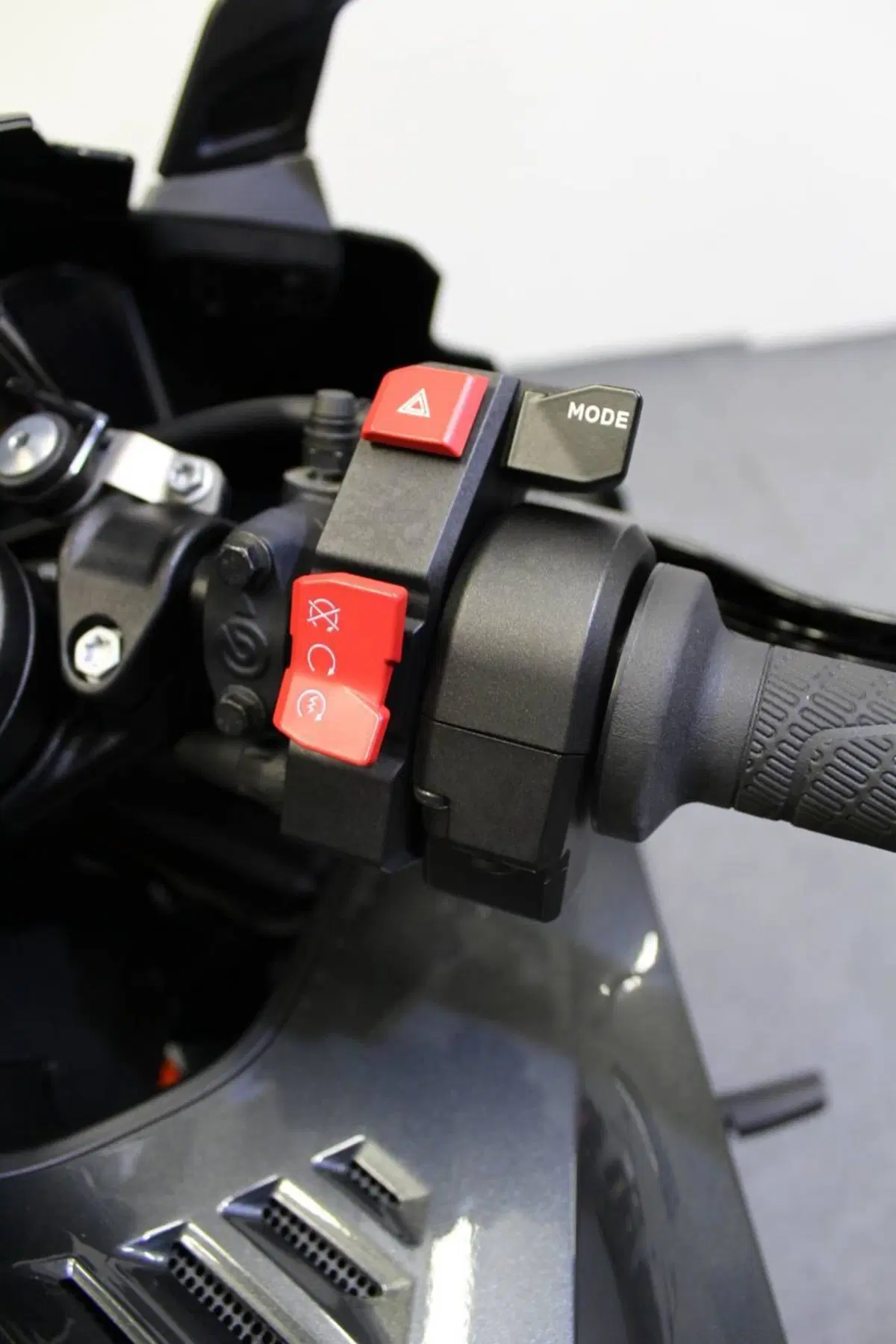 KTM 990 RC R (2026) (9)