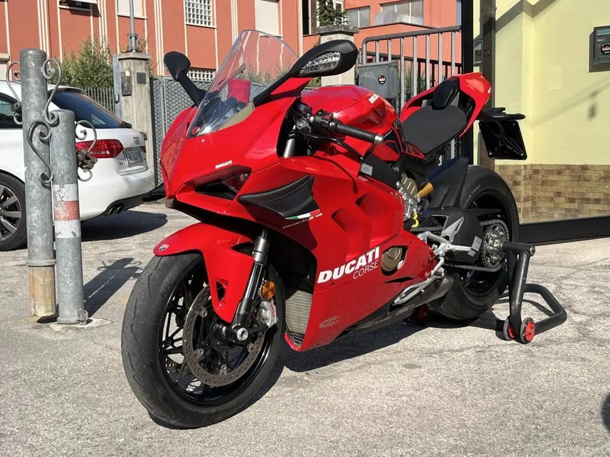 Ducati Panigale V4 1100 (2021) (2)