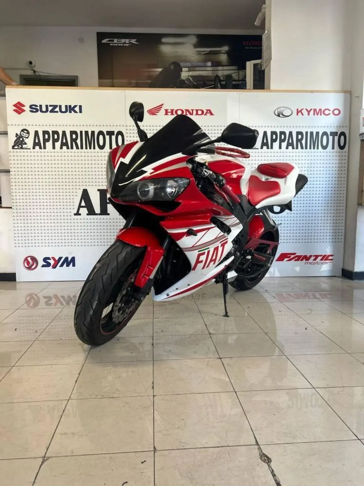Yamaha YZF R1 (2009 - 11) (2)