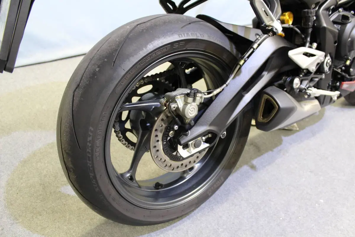 Triumph Street Triple 765 RS (2023 - 26) (6)