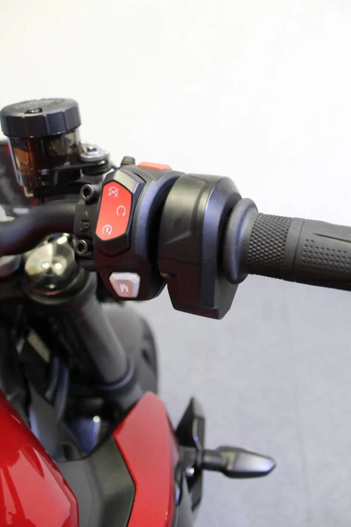 Triumph Street Triple 765 RS (2023 - 26) (11)