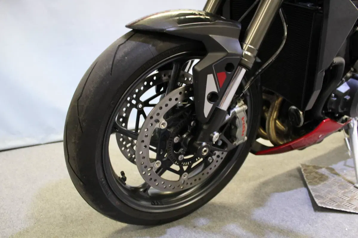 Triumph Street Triple 765 RS (2023 - 26) (14)