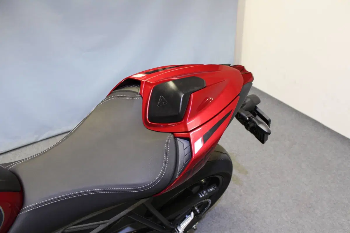 Triumph Street Triple 765 RS (2023 - 26) (17)