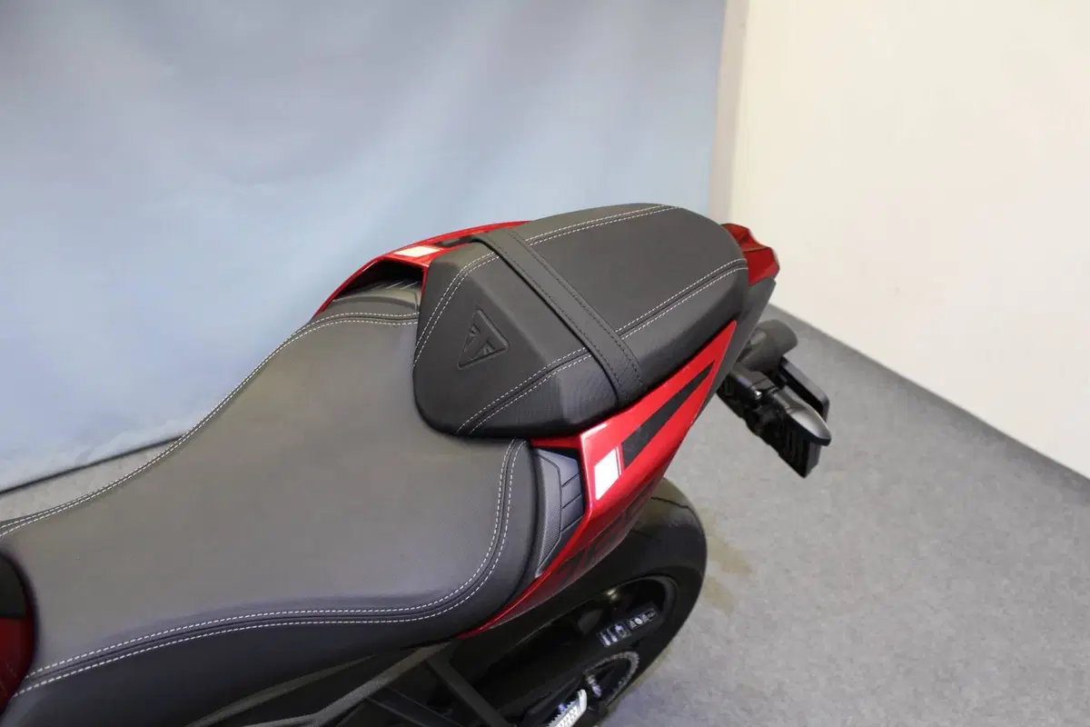 Triumph Street Triple 765 RS (2023 - 26) (18)