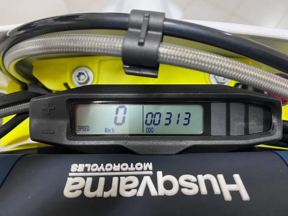 Husqvarna TE 300 (2024) (5)