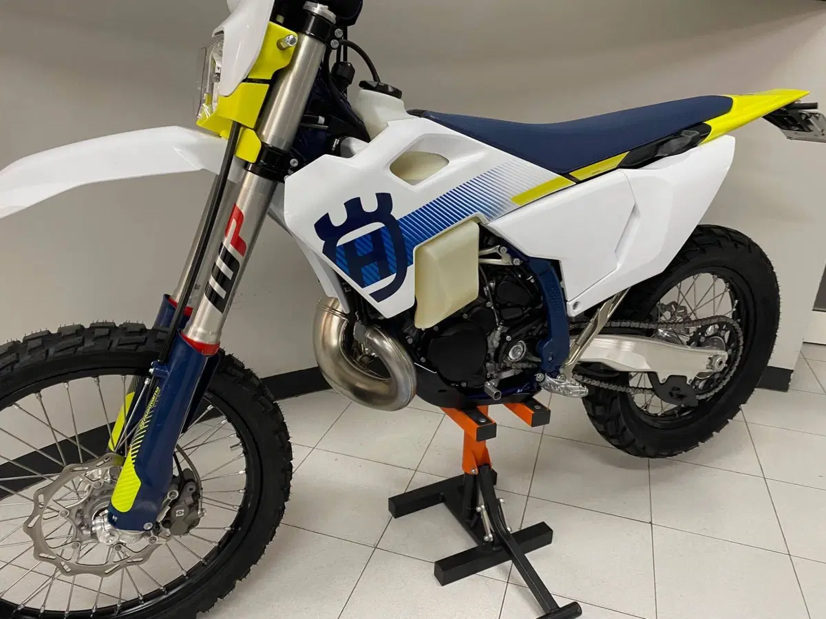 Husqvarna TE 300 (2024) (7)