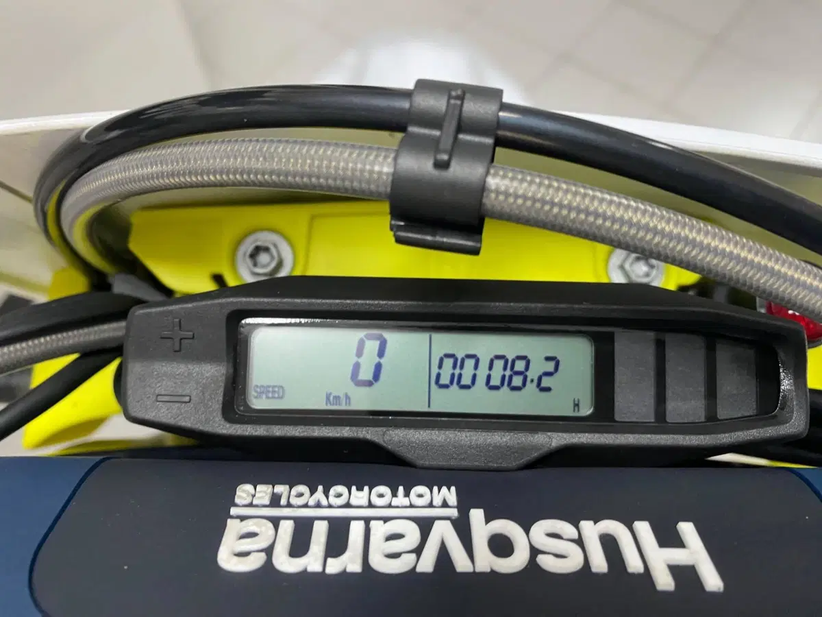 Husqvarna TE 300 (2024) (4)