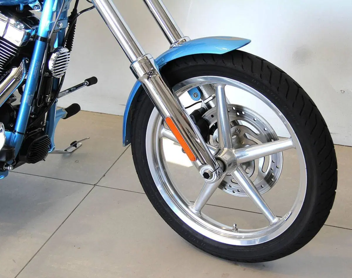Harley-Davidson 1584 Rocker C (2009 - 11) - FXCWC (2)