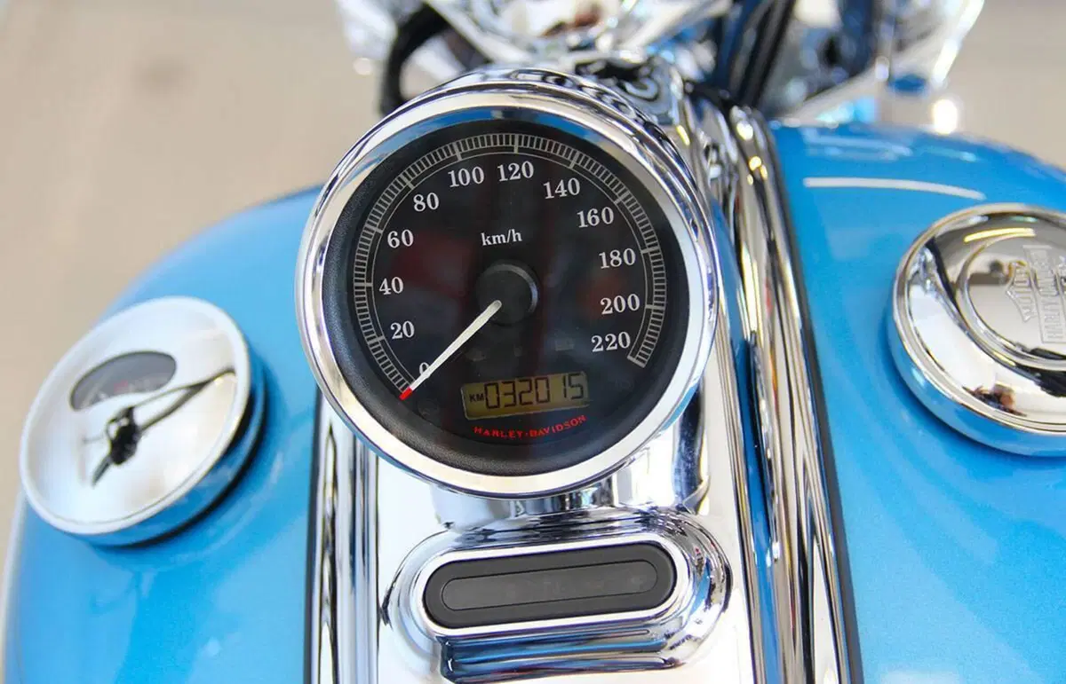 Harley-Davidson 1584 Rocker C (2009 - 11) - FXCWC (14)