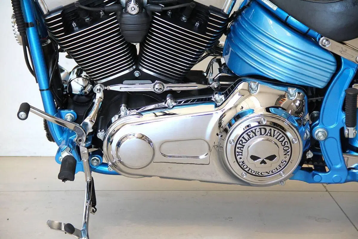 Harley-Davidson 1584 Rocker C (2009 - 11) - FXCWC (12)