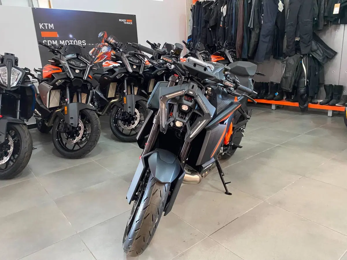 KTM 1390 Super Duke R (2024 - 26) (4)