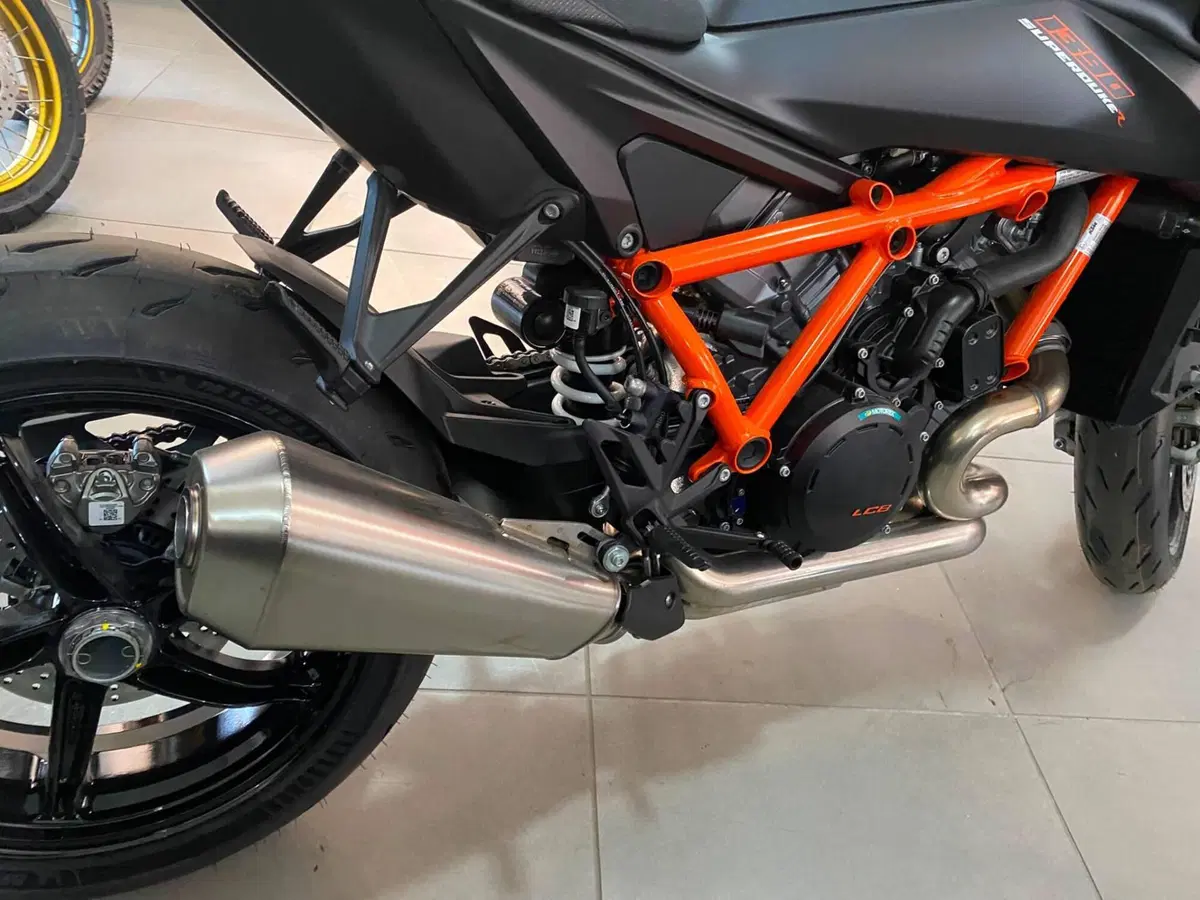 KTM 1390 Super Duke R (2024 - 26) (8)