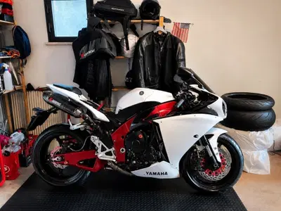 Yamaha YZF R1 (2009 - 11) usata