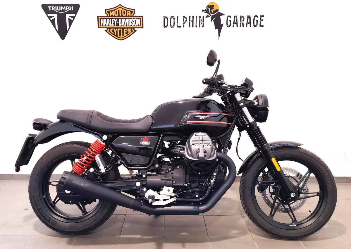 Moto Guzzi V7 Stone Corsa (2023 - 25) (2)