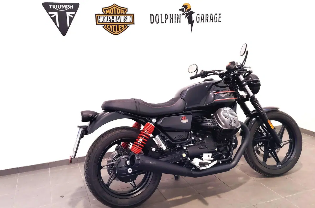 Moto Guzzi V7 Stone Corsa (2023 - 25) (3)