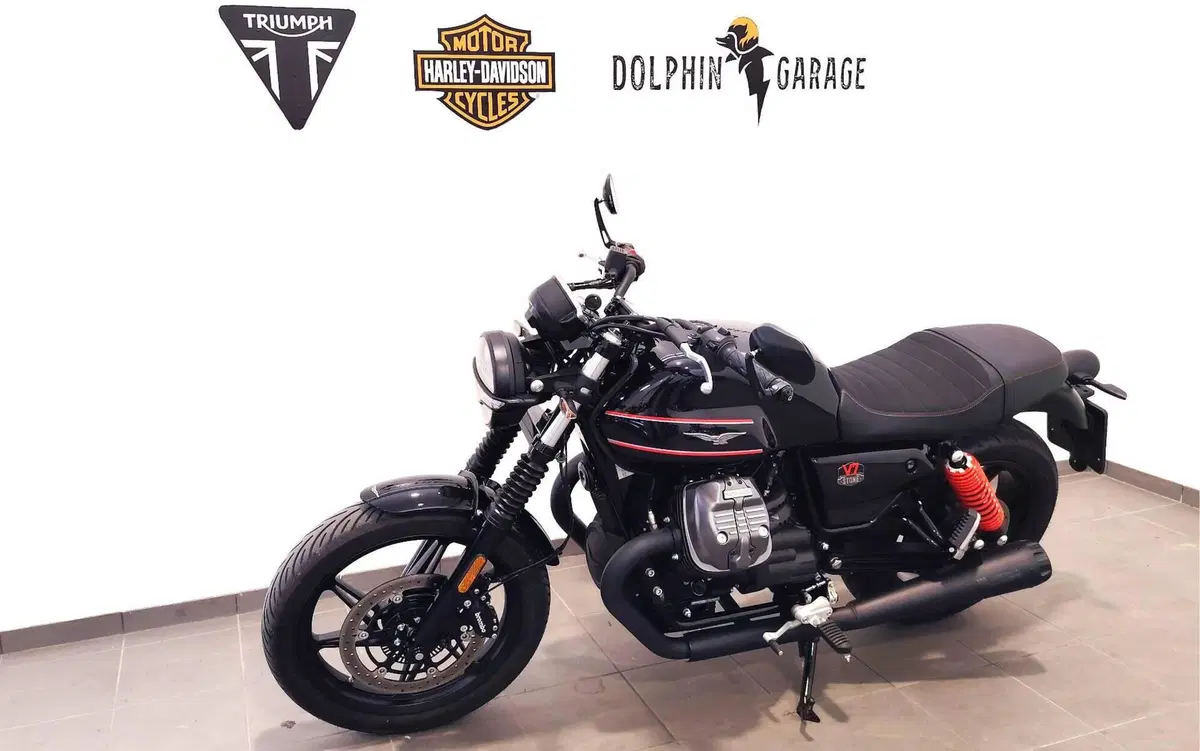 Moto Guzzi V7 Stone Corsa (2023 - 25) (9)