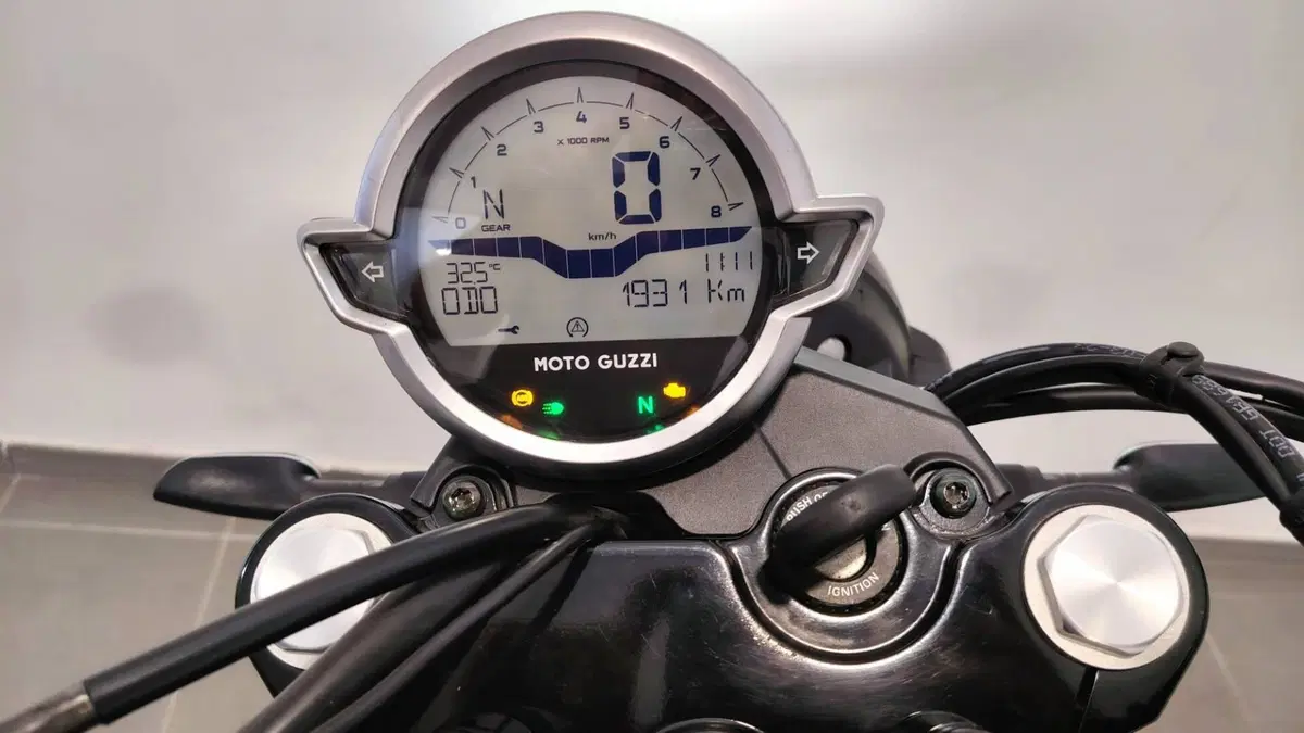 Moto Guzzi V7 Stone Corsa (2023 - 25) (14)